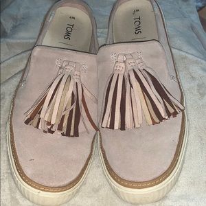 Toms slid on loafers